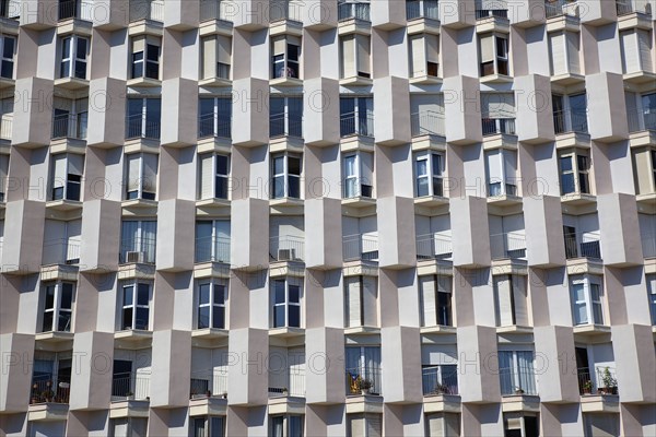 Spain, Catalonia, Barcelona, Barceloneta, Exterior of apartment block building. 
Photo Stephen Rafferty