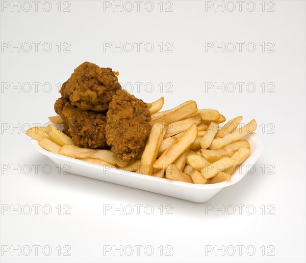 Food, Cooked, Poultry, Battered chicken wings with potato chips in a polystyrene foam tray on a white background.