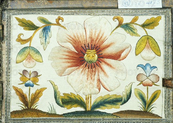 Broderie de soucis et de coquelicots