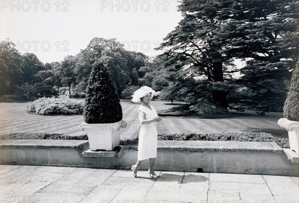 Beaton, La reine Elisabeth d'Angleterre (Reine Mère)