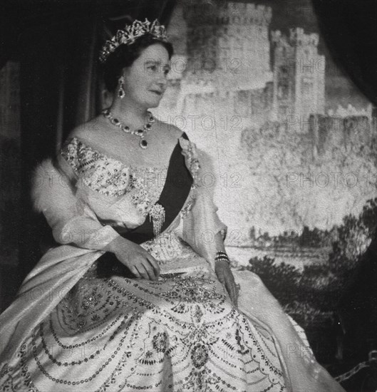 Beaton, La reine Elizabeth d'Angleterre (Reine Mère)