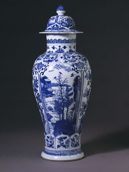 Jar with Lid, from the Jingdezhen kilns. Jiangxi Province, China, 1662-1722