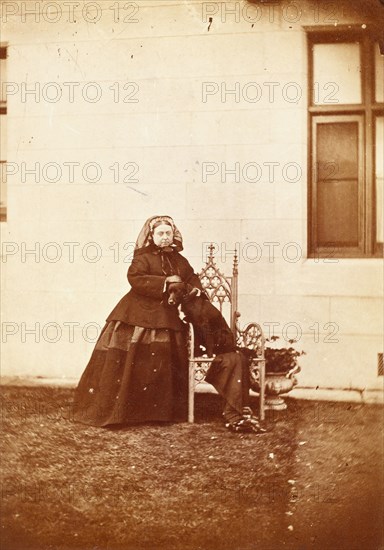 Downey, la Reine Victoria dans son jardin avec son chien