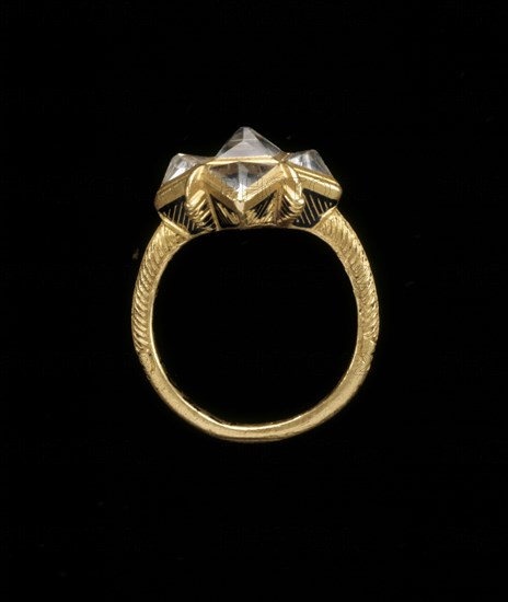 Bague en or certie de strass en verre