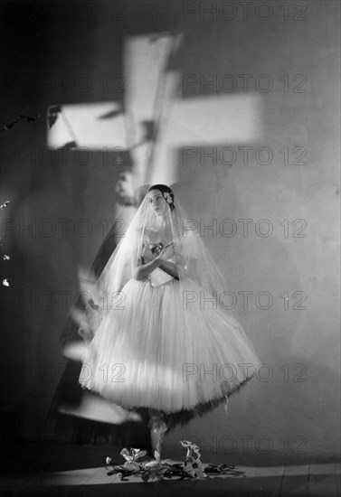 Alicia Markova as Giselle, photo Gordon Anthony. London, England, 1937