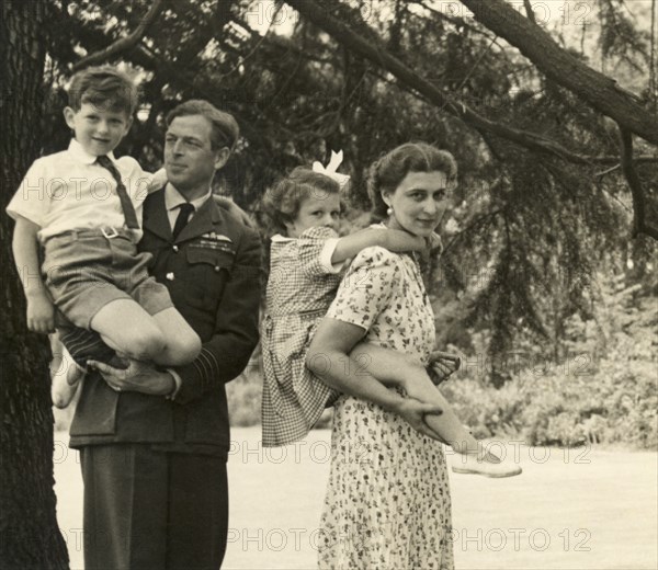 Beaton, Le Duc de Kent, les princesses Alexandra et Marina, et le prince Edward