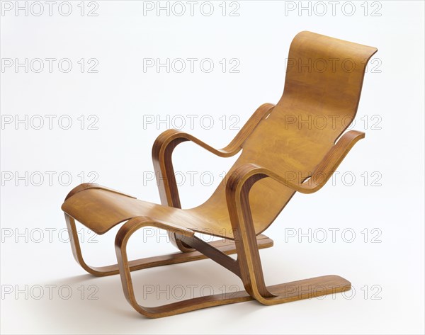 Long chair, by Marcel Breuer (1902-81). Wood. London, England 1935-36