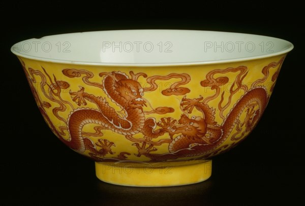 Bol chinois aux motifs de dragons