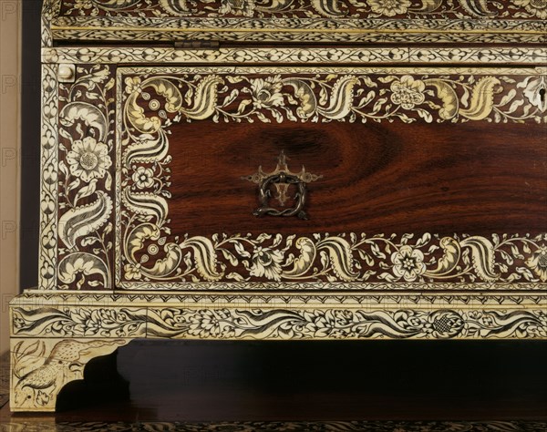 Petite commode, Inde