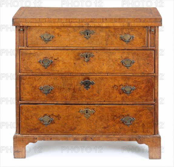 Chest of Drawers or Bachelor Chest. England, 1700-30