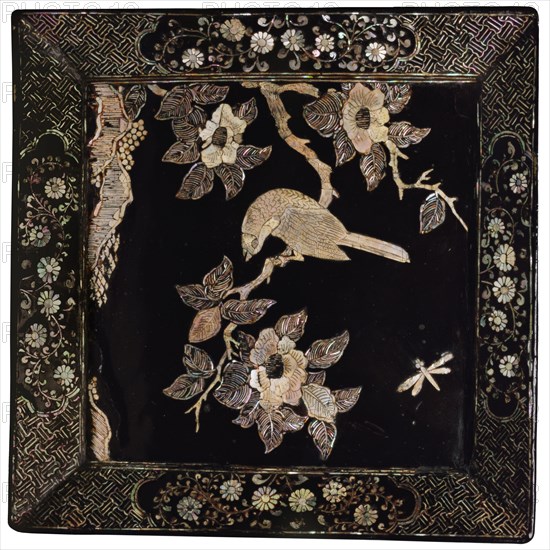 Square tray with Bird on a Flowering Branch. China, 16th century