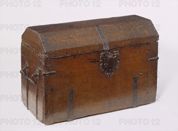 Travelling Trunk. England, late 16th century-early 17th century