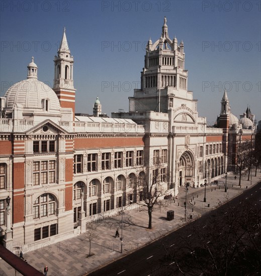V&A Museum, Cromwell Road faþade. London, England, 1980`s