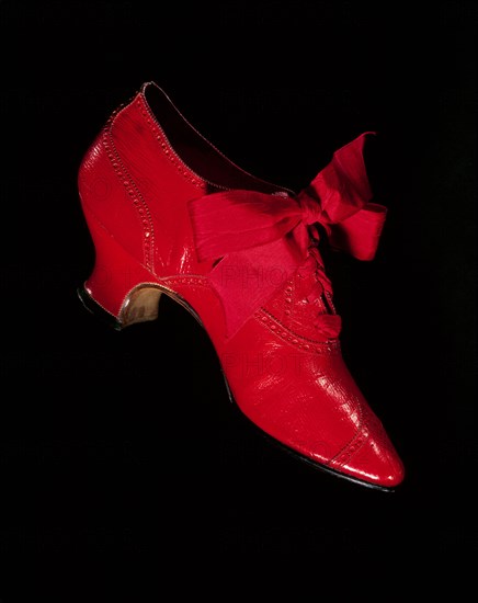 Woman's shoe, by Hook Knowles & Co. Britain, early 20th century