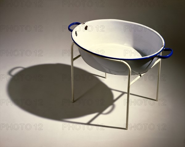 Baby bath on stand. Britain, early 20th century