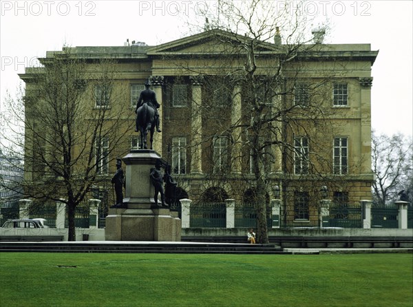 Exterior view of Apsley House. London, England