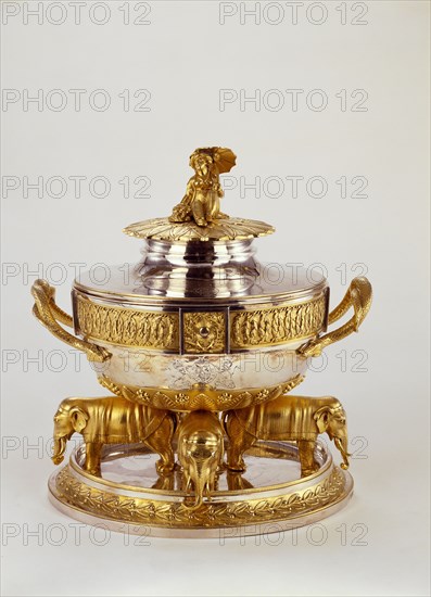 Sauce tureen, by John Edwards. London, England, 1806