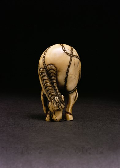 Netsuke of a grazing horse. Japan, 18th century