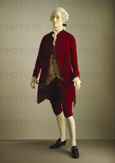 Coat, breeches and waistcoat. England, 18th century