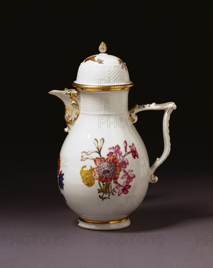 Coffee pot. Meissen, Germany, mid-18th century