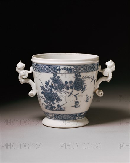 Jardiniere. Meissen, Germany, 18th century