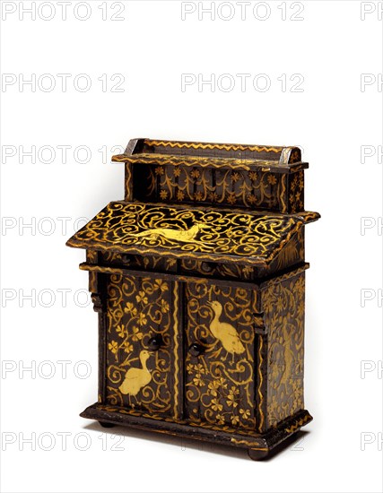Money box. England, 19th century