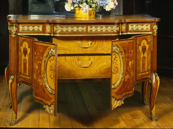 Commode. France, late 17th century