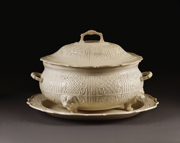 Tureen. Staffordshire, England, mid-18th century