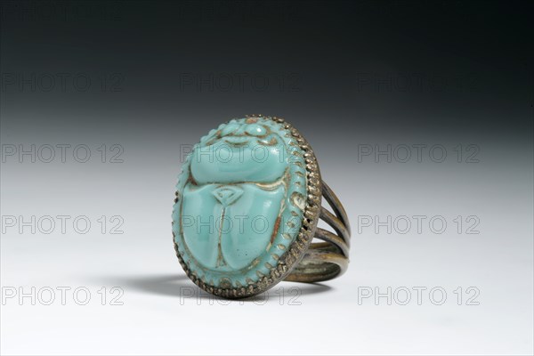 Bague turquoise avec motif de scarabée sculpté