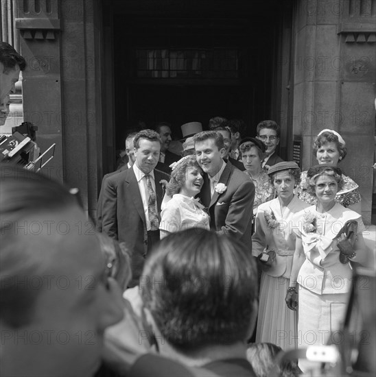 Terry Dene with his wife Edna Savage, photo Harry Hammond. UK, 1958. 
Londres, Victoria & Albert Museum
Londres, Victoria and Albert Museum