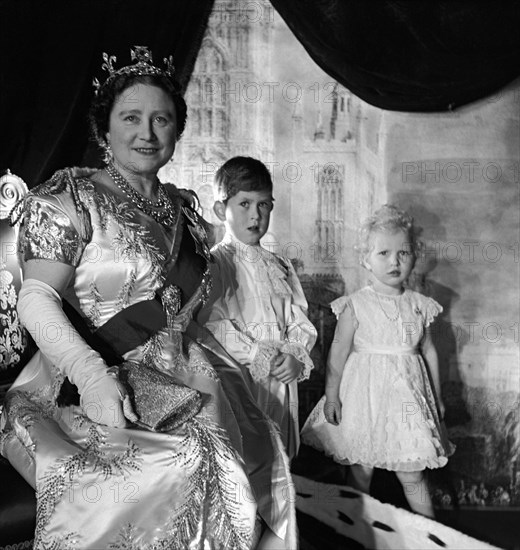 Portrait de la Reine-Mère avec le Prince Charles et la Princesse Anne, 1953