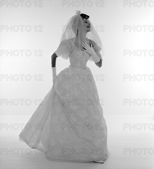 Wedding dress, photo John French. London, England, 1960s. 
Londres, Victoria & Albert Museum
Londres, Victoria and Albert Museum