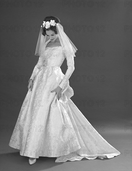 Wedding dress, photo John French. London, UK, 1960s. 
Londres, Victoria & Albert Museum
Londres, Victoria and Albert Museum