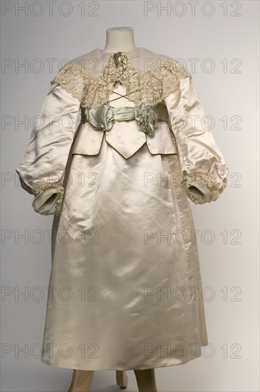 Vandyke bridesmaid's dress. Britain, 1903. 
Londres, Victoria & Albert Museum
Londres, Victoria and Albert Museum