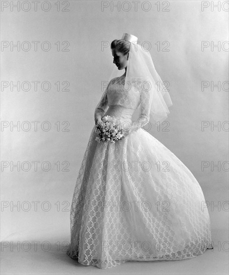 Wedding dress, photo John French. London, UK, 1960's. 
Londres, Victoria & Albert Museum
Londres, Victoria and Albert Museum