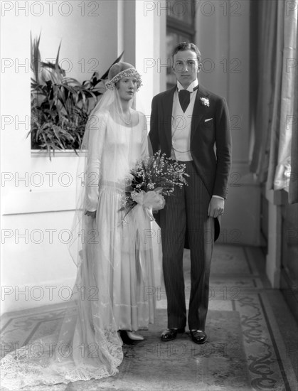 Mr and Mrs Eustace Gervais Tennyson-d'Eyncourt, photo Lafayette Portrait Studio. Westminster, England, 1926. 
Londres, Victoria & Albert Museum
Londres, Victoria and Albert Museum