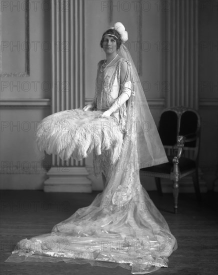 Portrait of Lady Blades, photo Lafayette Portrait Studios, from the Lafayette Portrait Archive. Europe, 1927. 
Londres, Victoria & Albert Museum
Londres, Victoria and Albert Museum