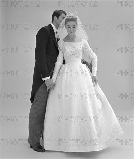 Wedding dress, photo John French. London, UK, 1960s. 
Londres, Victoria & Albert Museum
Londres, Victoria and Albert Museum