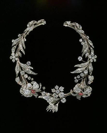 Wreath necklace or tiara. Western Europe, early 19th century. 
Londres, Victoria & Albert Museum
Londres, Victoria and Albert Museum