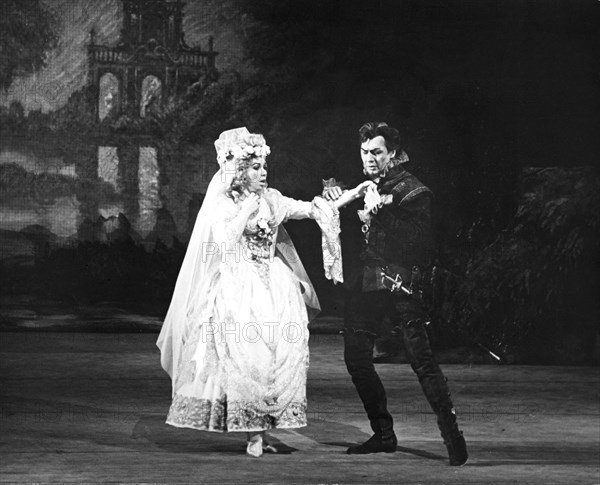 Mirella Freni and Cesare Siepi in Mozart's Don Giovanni at Covent Garden, photo Anthony Crickmay. London, England, 1963. 
Londres, Victoria & Albert Museum
Londres, Victoria and Albert Museum