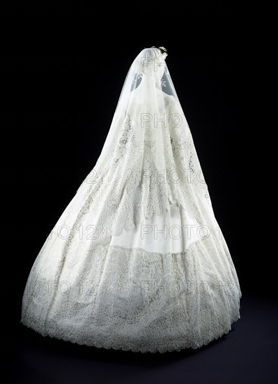 Wedding dress worn by Eliza Penelope Clay when she married Joseph Bright. London, England, 1865. 
Londres, Victoria & Albert Museum
Londres, Victoria and Albert Museum