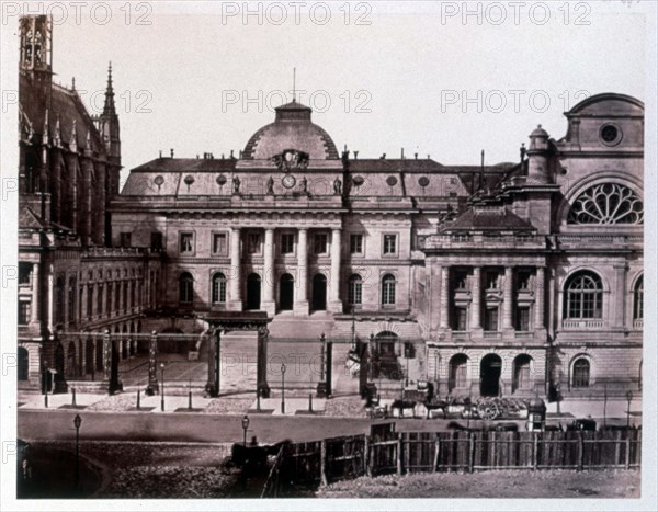 Baldus, Paris, façade of the Palais de Justice