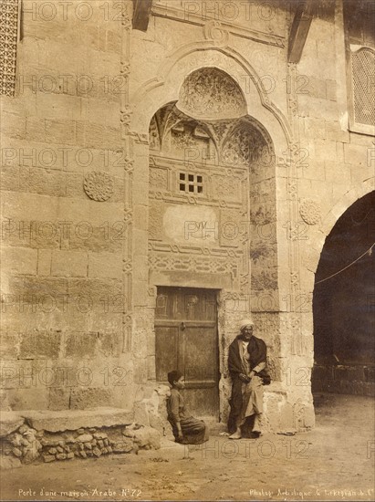 Porte d'une maison arabe au Caire (Egypte)