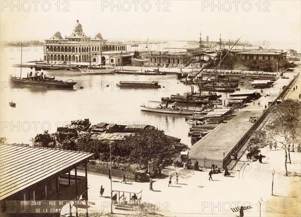 Canal de Suez (Egypte). Port-Said, vue de l'entrée du quai et des bureaux de la Compagnie de Suez