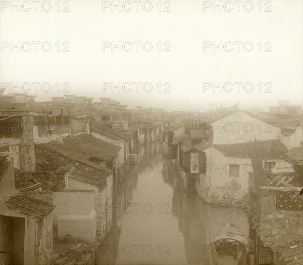 Un canal à Hangchow (Chine)