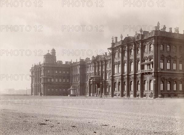 Russie, entrée du Palais d'Hiver à Saint-Pétersbourg