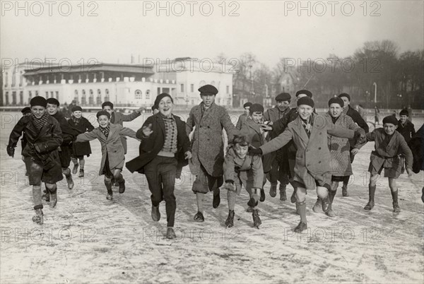 Ice skating on Lake of Enghien (1933)