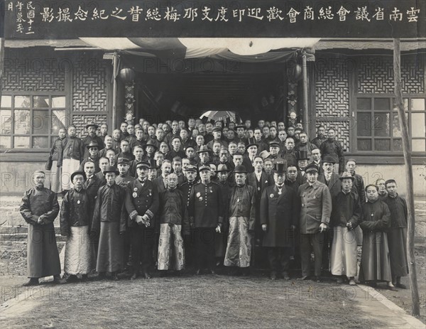 Chine, Monsieur Martial Merlin, gouverneur général de l'Indochine, reçu par la diète provinciale du Yunnan