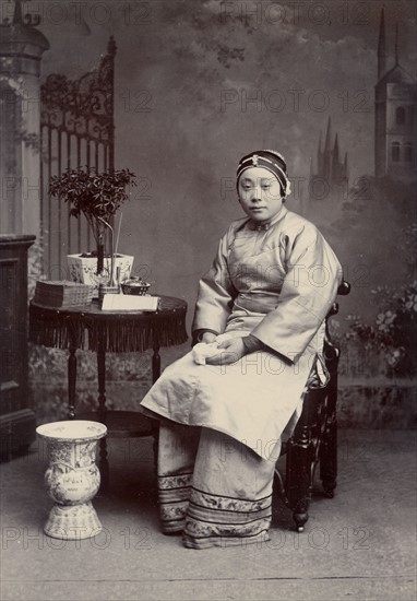 China, portrait of a young Chinese girl