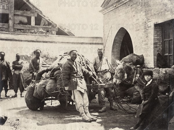 China, Peking. Photographer assistant and Chinese coolies